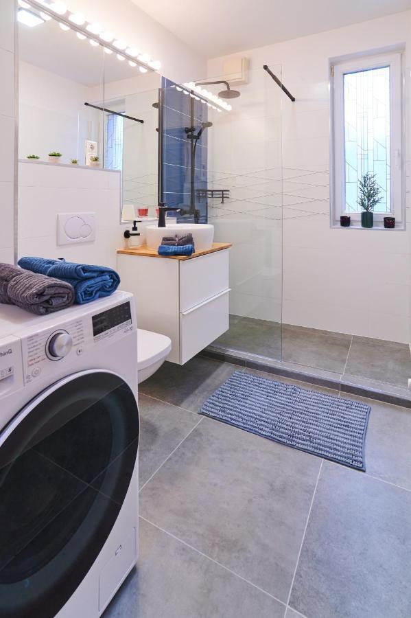 Feel Home Deluxe Corvin # Free Parking # Ac # Elevator Budapest Exterior photo